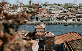 Exmo. Hotel